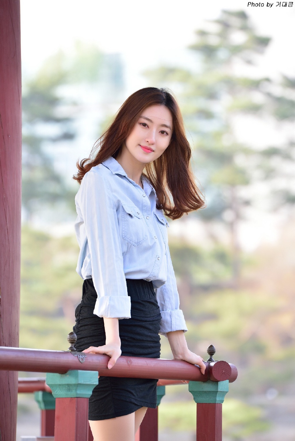 韩国美女性感短裙极品美腿套图
