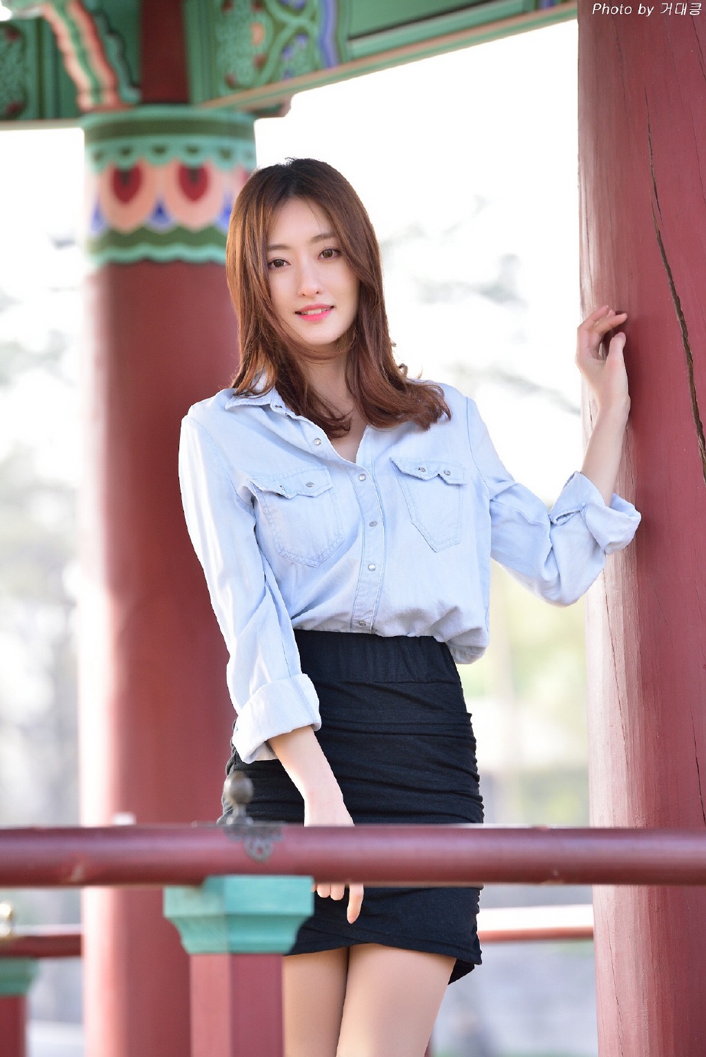 韩国美女性感短裙极品美腿套图